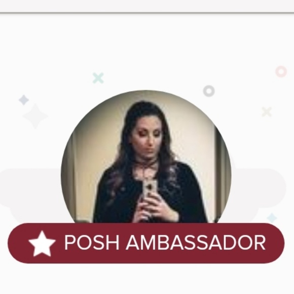 Meet your Posher, Nichole - Picture 2 of 2